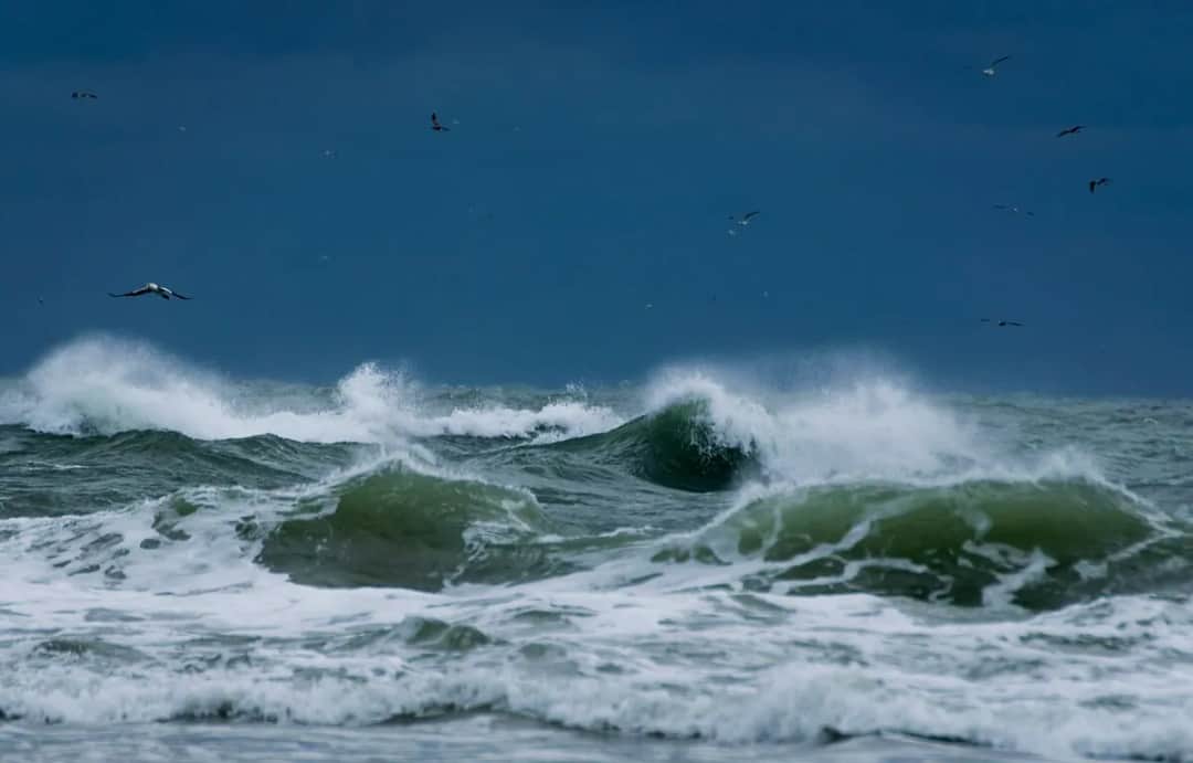Największe sztormy na Bałtyku: kiedy i jak ich unikać?