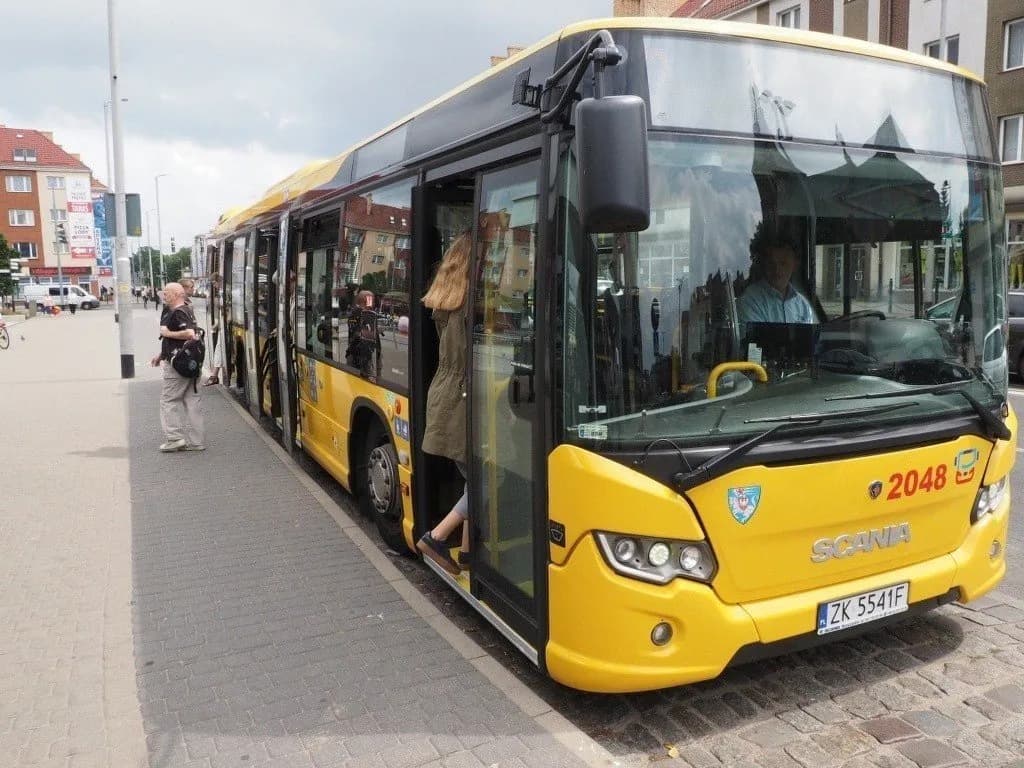 Jak dojechać z Koszalina do Mielna? Sprawdź tanie opcje transportu
