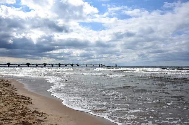 Ile stopni ma woda w Bałtyku? Sprawdź, czy nadaje się do kąpieli