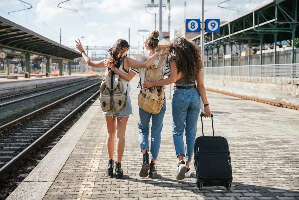 Gdzie pociągiem nad morze? Odkryj najlepsze trasy i porady podróżne