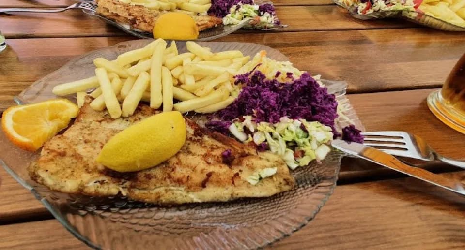 Gdzie zjeść dobrą rybę w Kołobrzegu? Najlepsze miejsca na świeże ryby