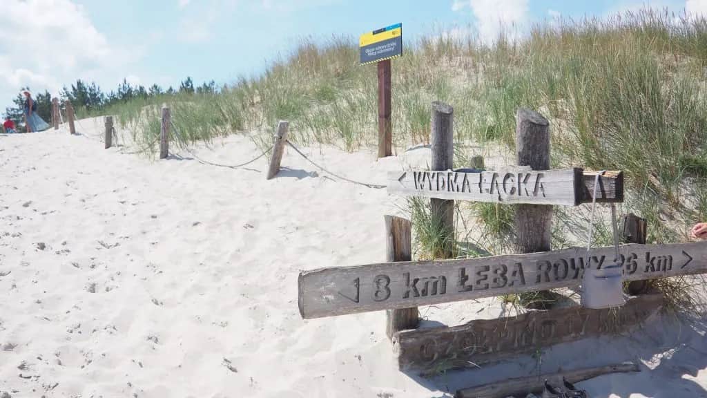 Ile km plażą z Łeby na wydmy? Odkryj najkrótszą trasę i porady
