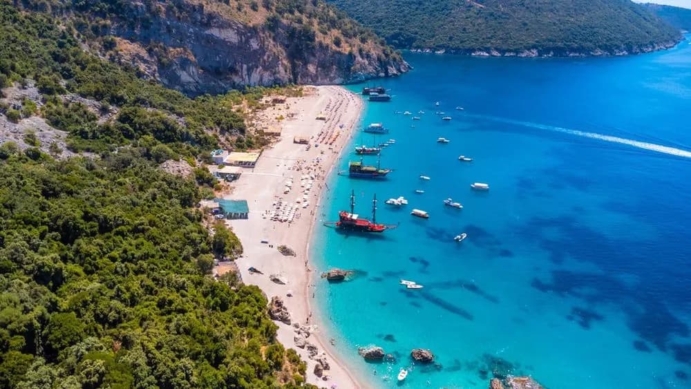 Albania nad jakim morzem? Odkryj piękno Adriatyku i Jońskiego