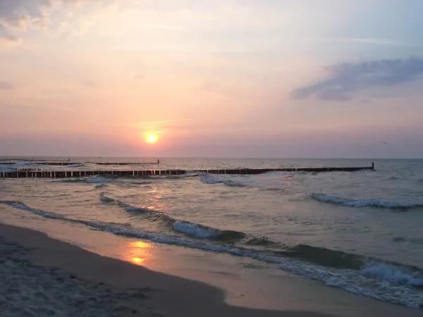 Jak dojechać do Ustronia Morskiego? Sprawdź najlepsze opcje transportu