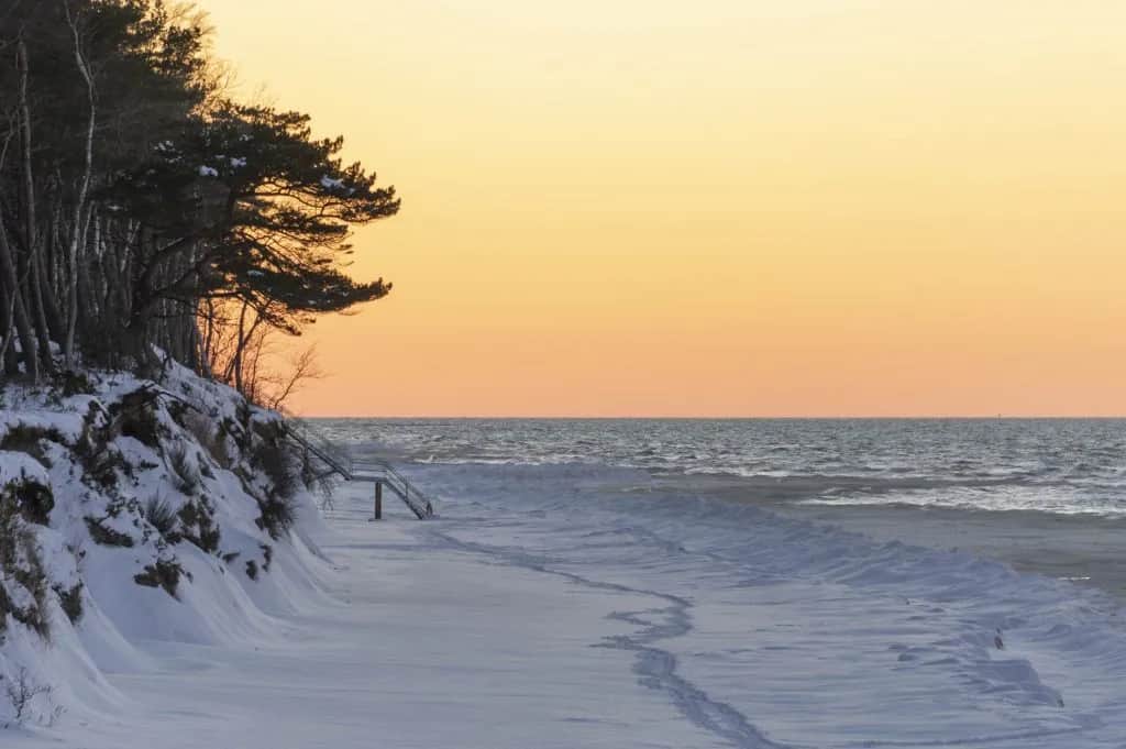 Gdzie nad morze zimą? Odkryj tajemnice zimowych destynacji w Polsce