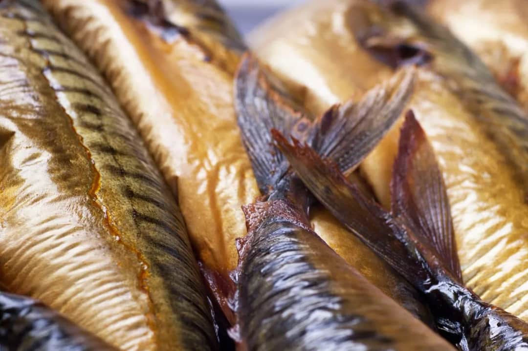 Jakie ryby wędzone nad Bałtykiem to prawdziwe przysmaki?