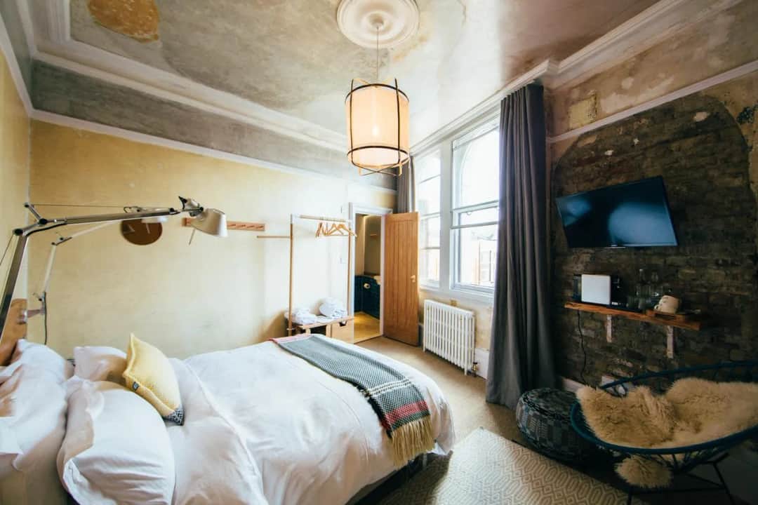 Jak znaleźć tanie noclegi w Polsce i zaoszczędzić na podróży